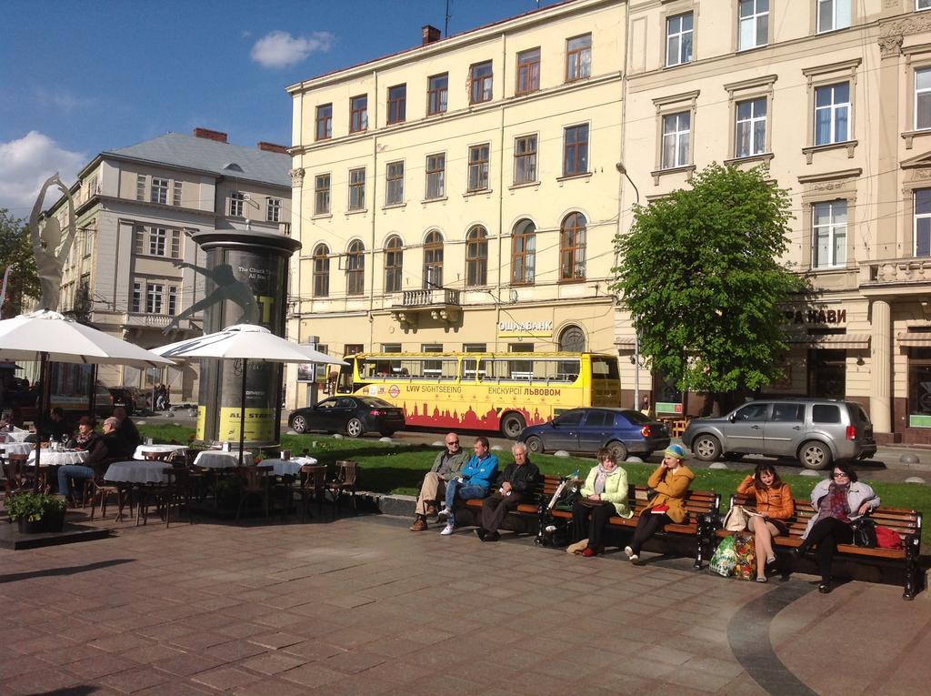 Apartments On Prospekt Svobody 24 Lviv Luaran gambar